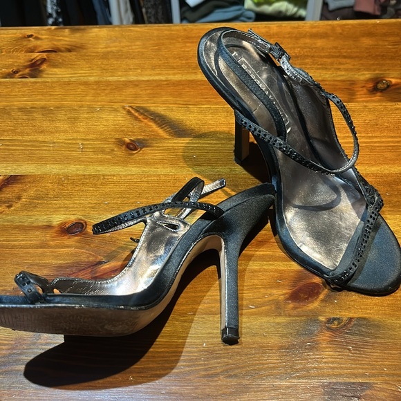 Black satin with crystals sandals BCBG size 6 - Picture 2 of 2